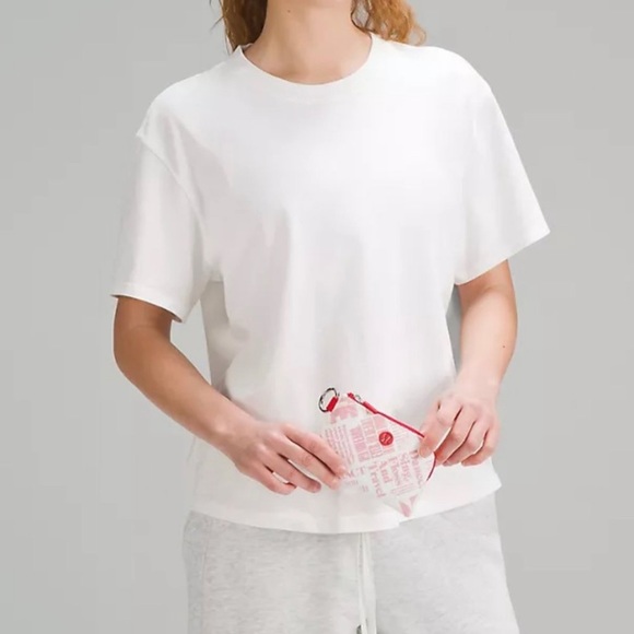 BNWT Lululemon Clippable Card Pouch Manifesto Print in White/Lulu Red - Picture 5 of 11